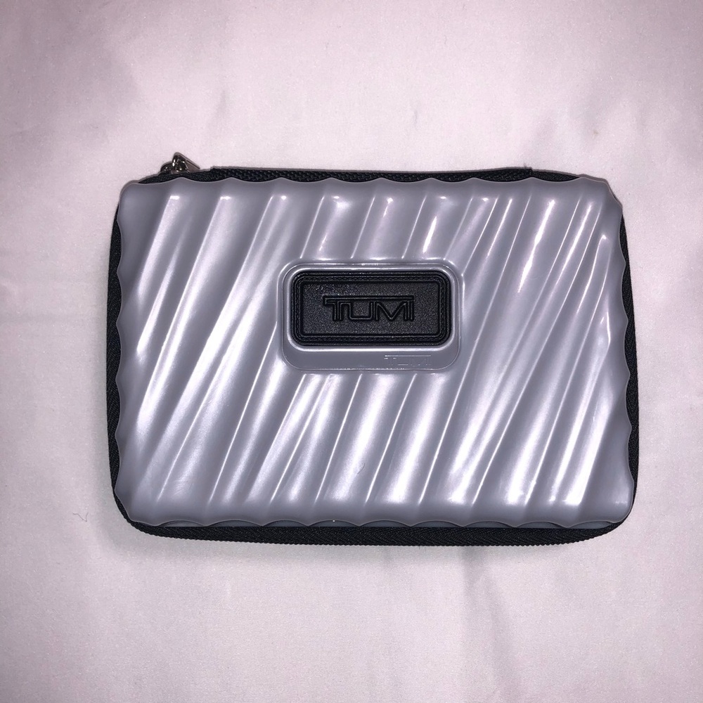 TUMI hardcase toiletry bag (DELTA first class)